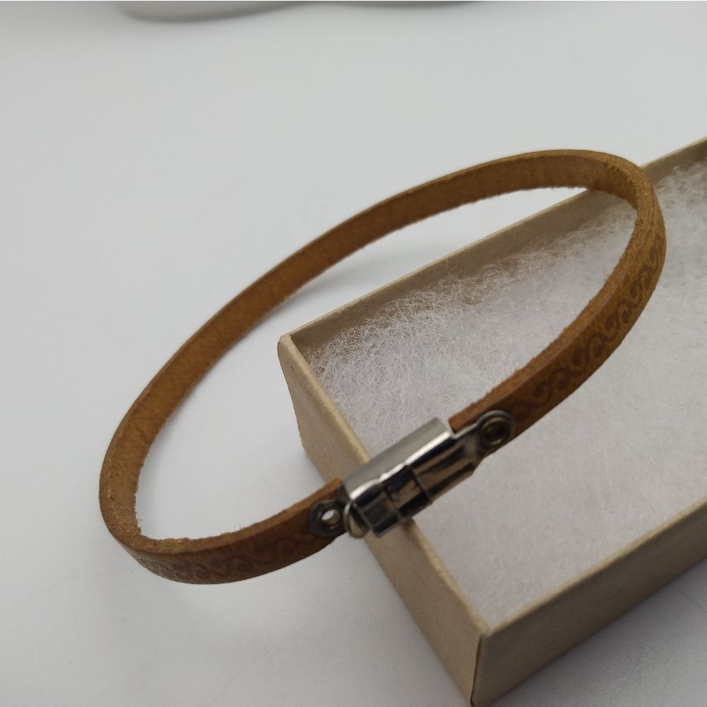 NativeĀ leatherā braceletāsimplistic minimalist - Picture 2 of 2
